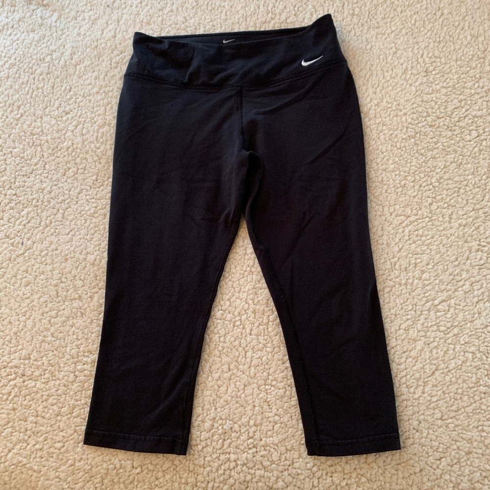 Nike 3/4 Workout Legging Size Medium(M)